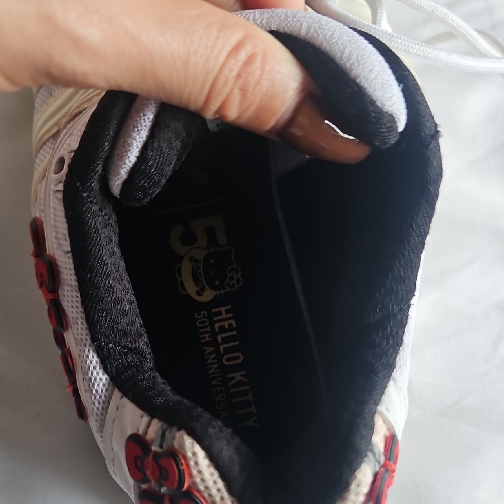 Hello Kitty Women's White and Red Sneakers 50 Anniversary SANRIO 8 US size W - Picture 7 of 10